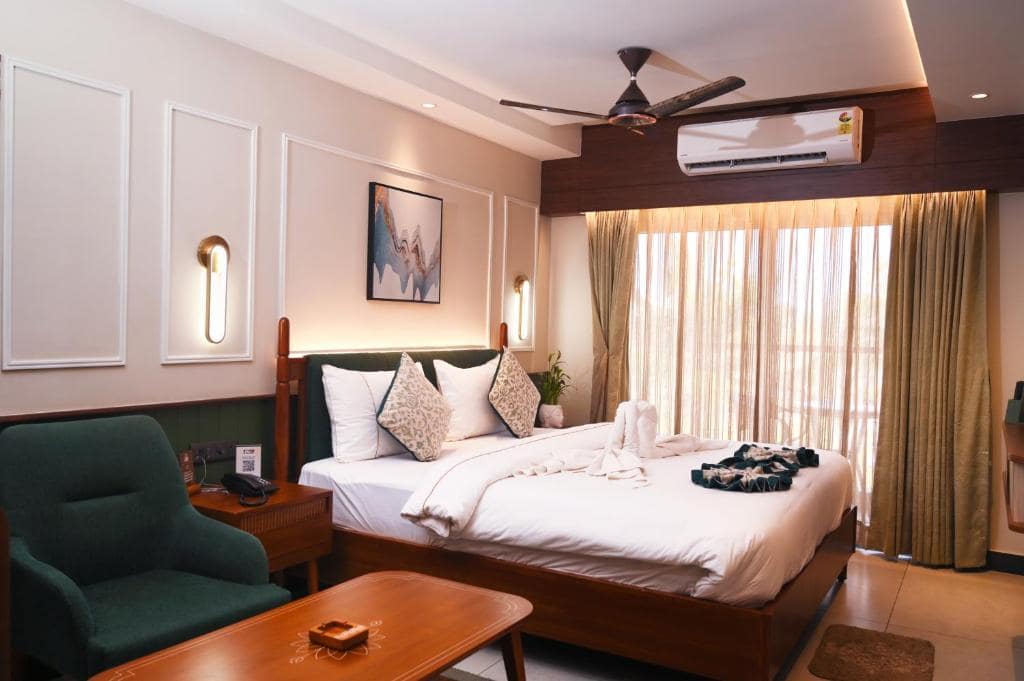 Deluxe Double Bed-min