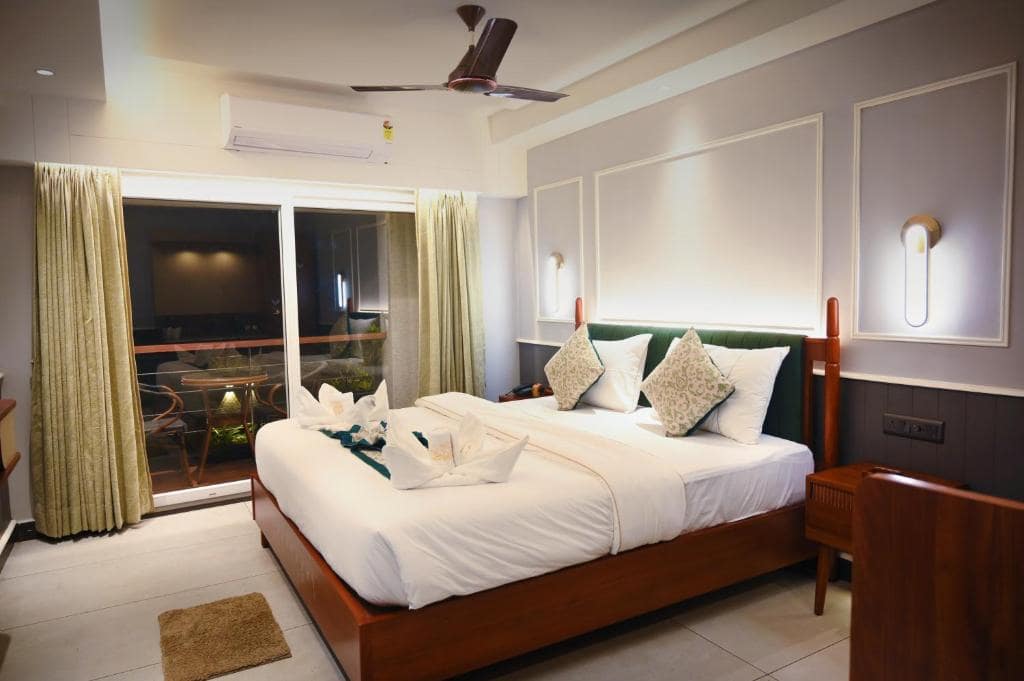 King Room with Sea View-min